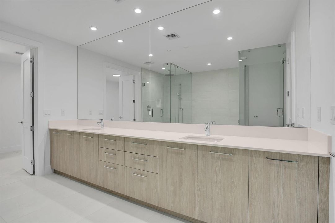 27-web-or-mls-1204-E-2494