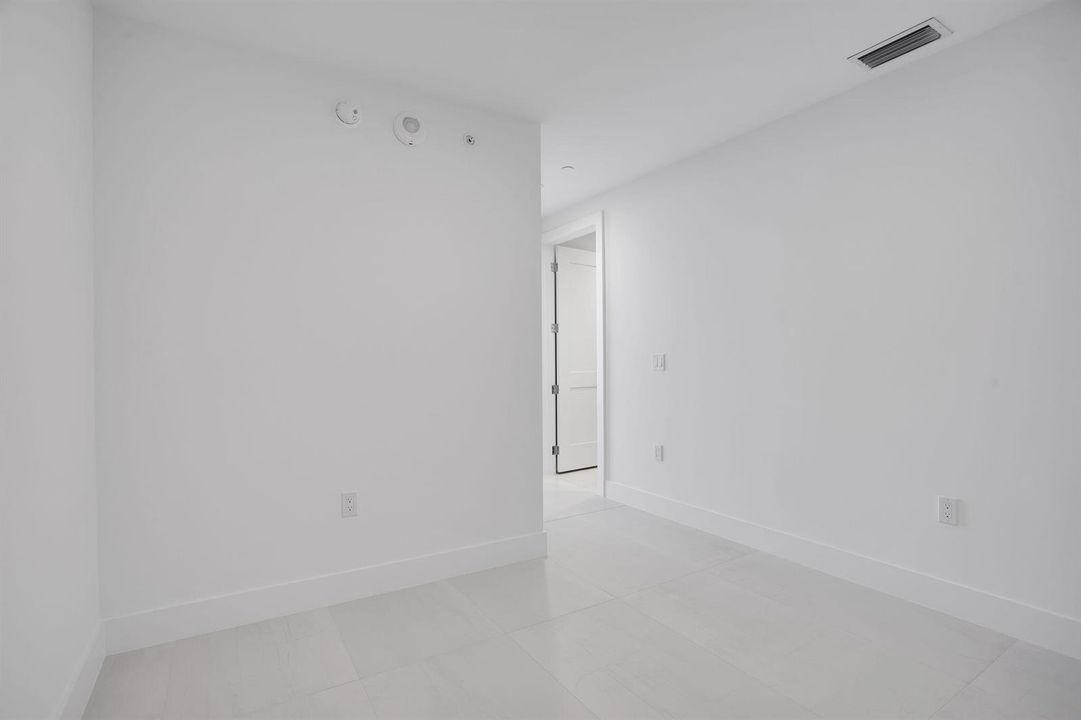 42-web-or-mls-1204-E-2569