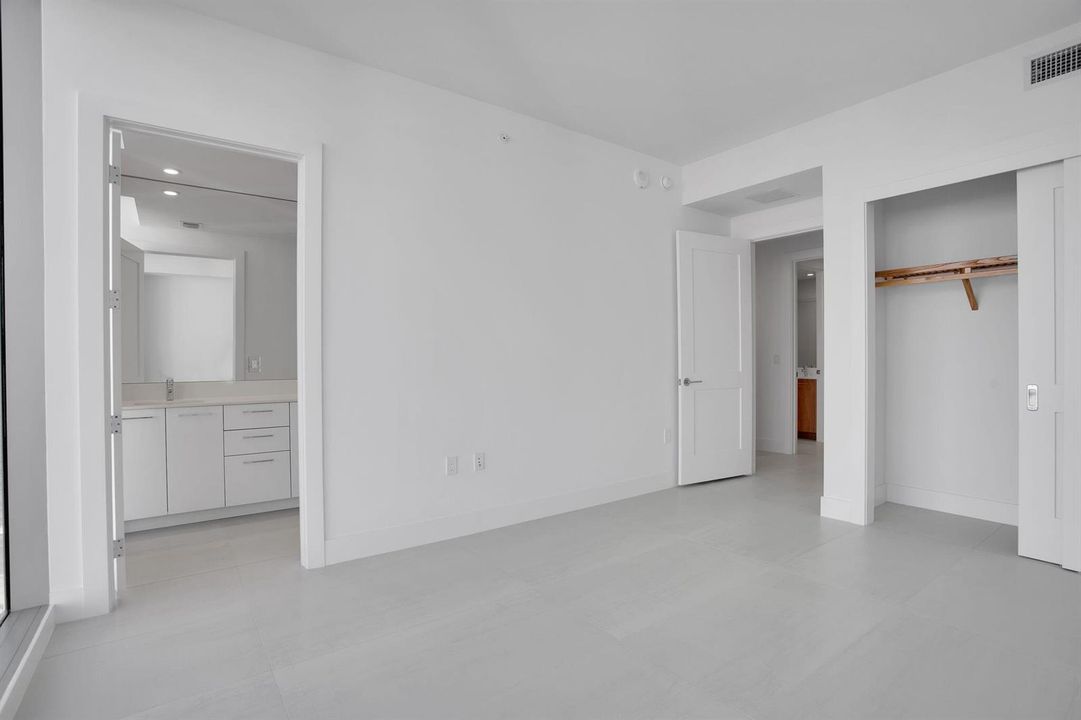 44-web-or-mls-1204-E-2579
