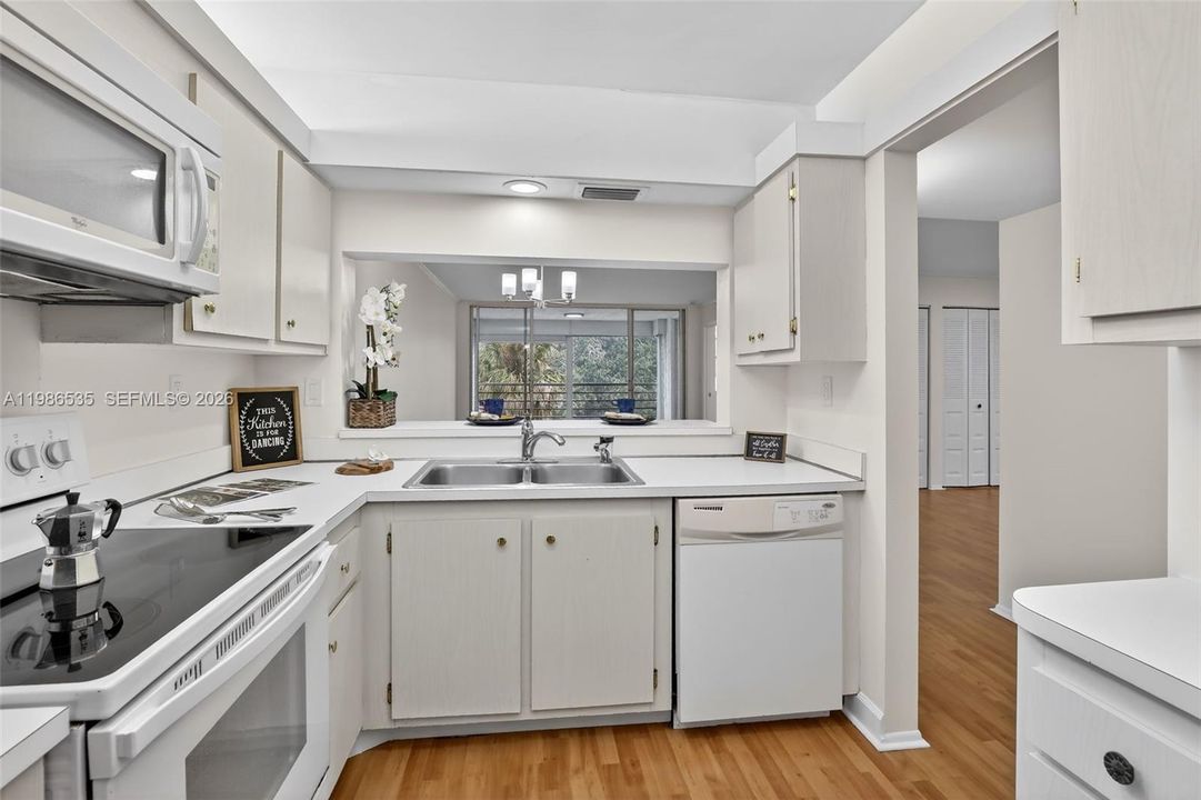 Activo con contrato: $265,000 (3 camas, 2 baños, 1124 Pies cuadrados)