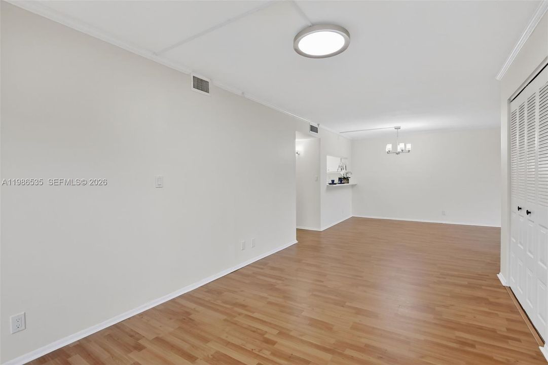Activo con contrato: $265,000 (3 camas, 2 baños, 1124 Pies cuadrados)
