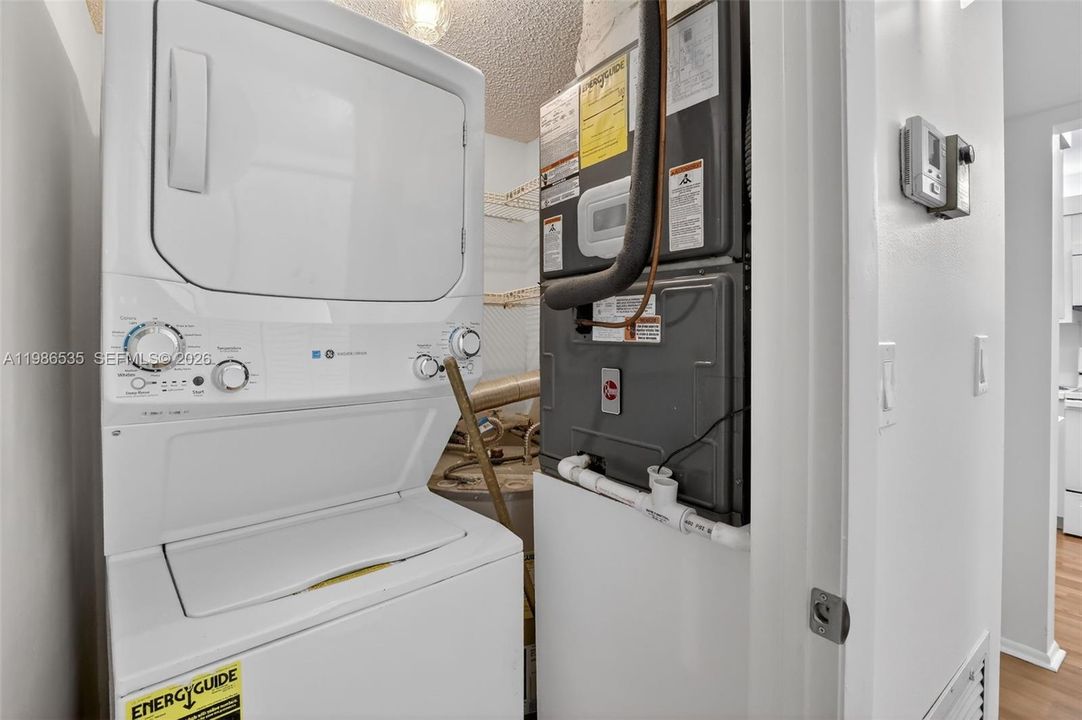 Activo con contrato: $265,000 (3 camas, 2 baños, 1124 Pies cuadrados)