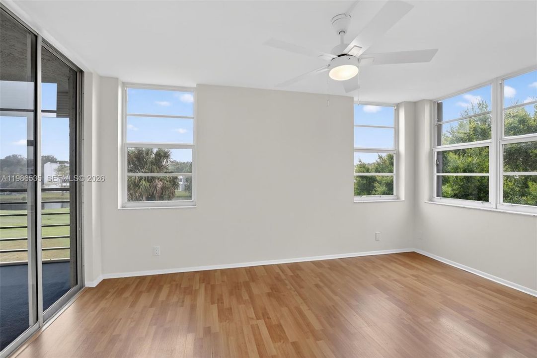 Activo con contrato: $265,000 (3 camas, 2 baños, 1124 Pies cuadrados)