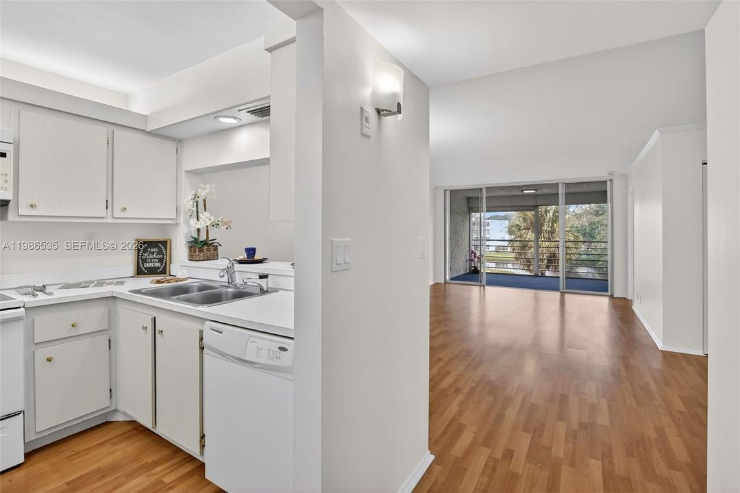 Activo con contrato: $265,000 (3 camas, 2 baños, 1124 Pies cuadrados)