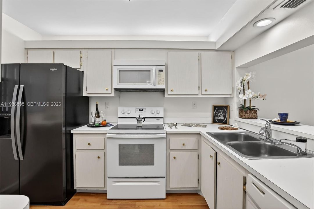 Activo con contrato: $265,000 (3 camas, 2 baños, 1124 Pies cuadrados)