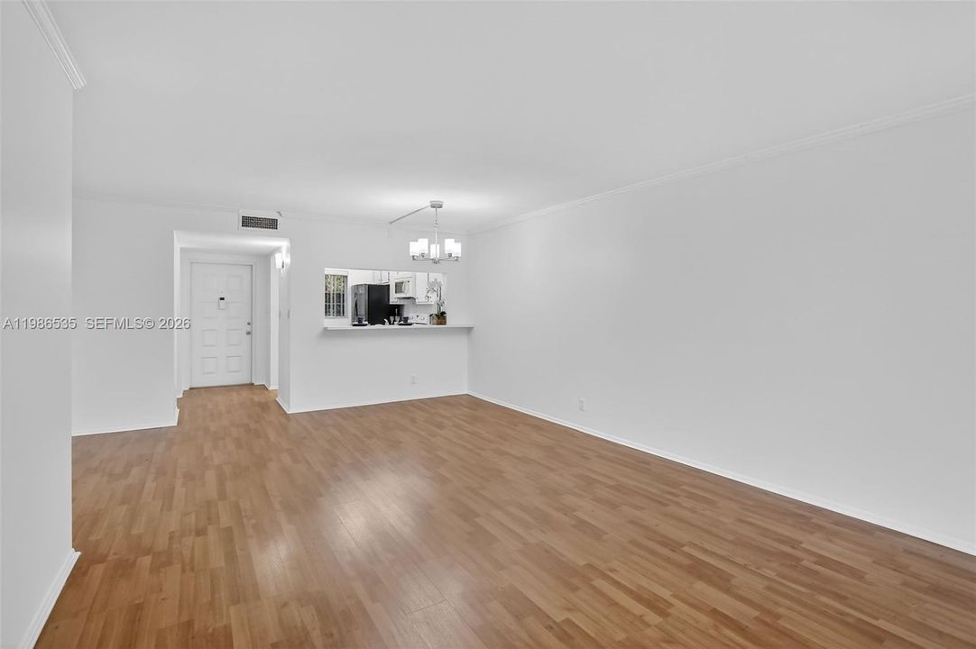 Activo con contrato: $265,000 (3 camas, 2 baños, 1124 Pies cuadrados)