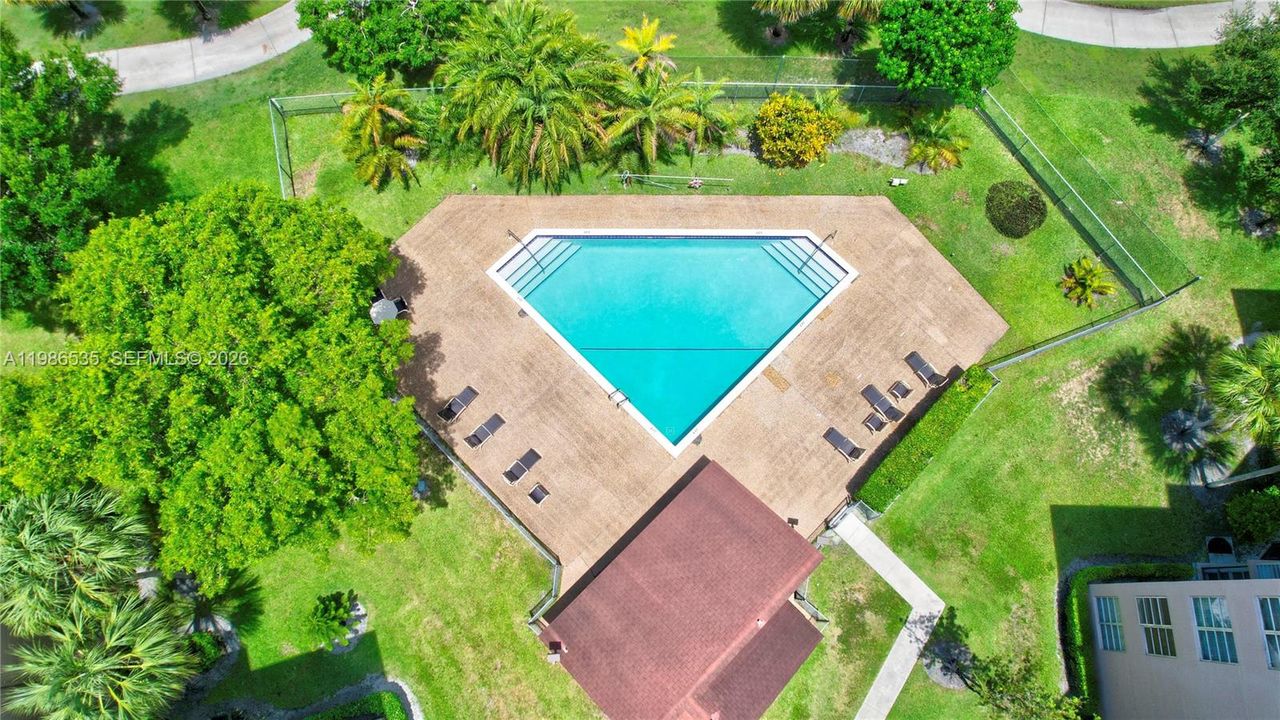Activo con contrato: $265,000 (3 camas, 2 baños, 1124 Pies cuadrados)