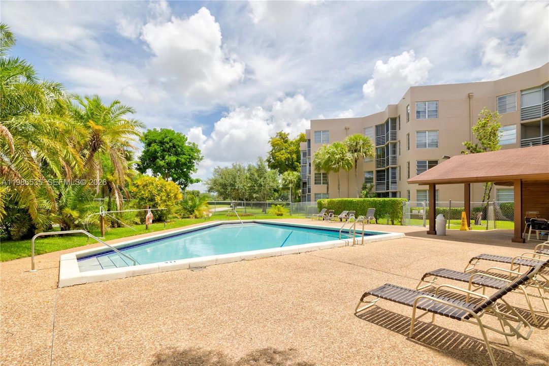 Activo con contrato: $265,000 (3 camas, 2 baños, 1124 Pies cuadrados)