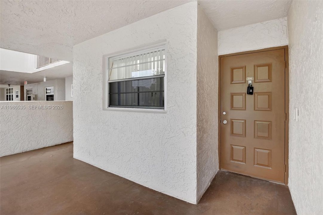 Activo con contrato: $265,000 (3 camas, 2 baños, 1124 Pies cuadrados)