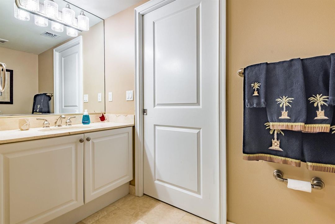 2nd Bath room