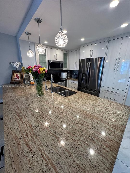 В аренду: $2,550 (2 спален, 2 ванн, 983 Квадратных фут)