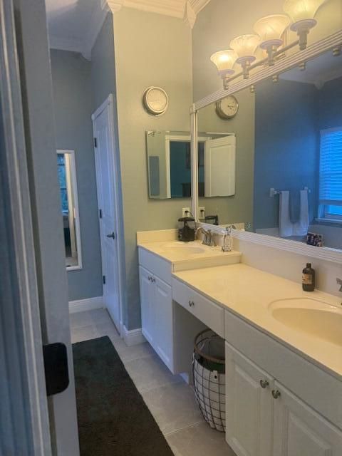 Master bathroom 1