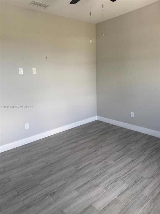 En Venta: $548,900 (3 camas, 2 baños, 1950 Pies cuadrados)