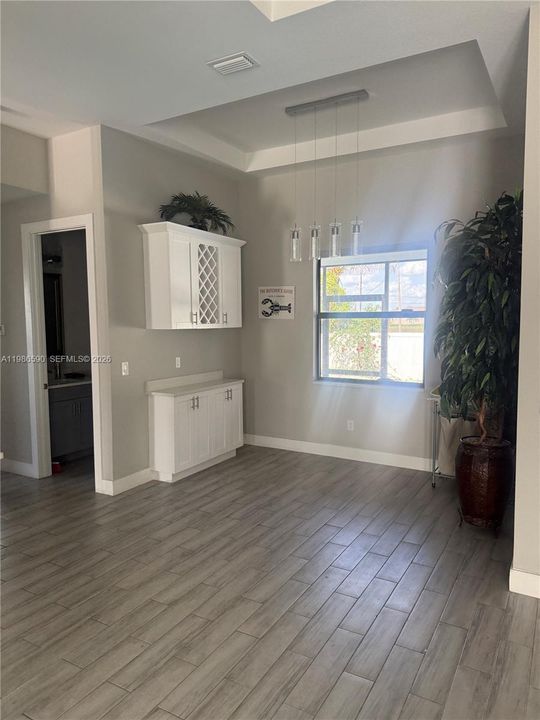 En Venta: $548,900 (3 camas, 2 baños, 1950 Pies cuadrados)