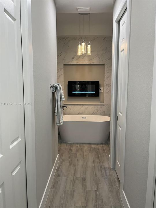 En Venta: $548,900 (3 camas, 2 baños, 1950 Pies cuadrados)