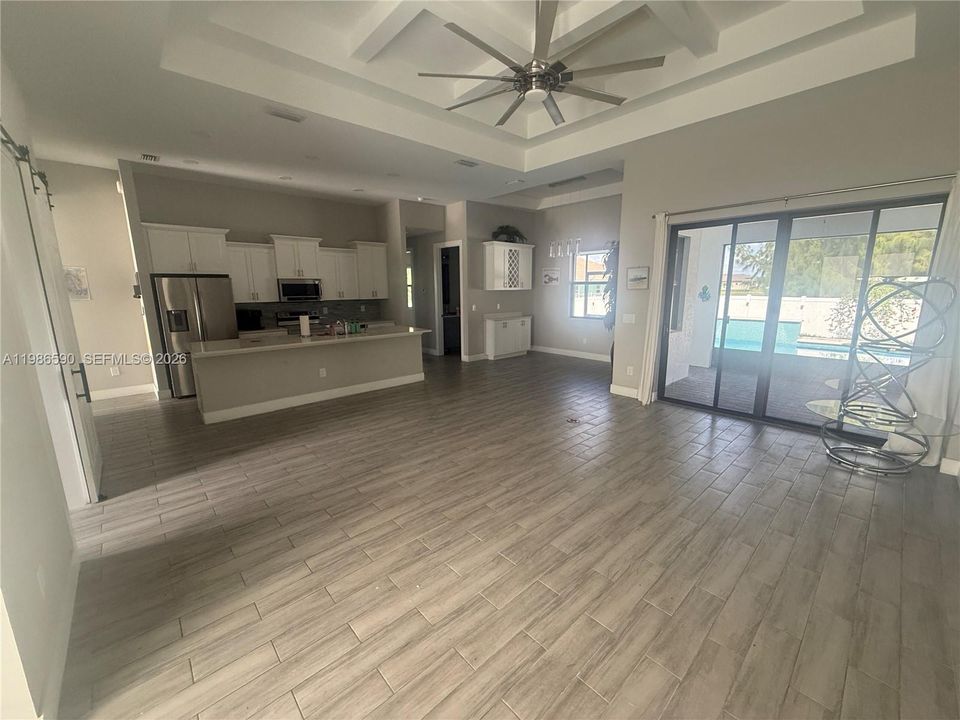 En Venta: $548,900 (3 camas, 2 baños, 1950 Pies cuadrados)