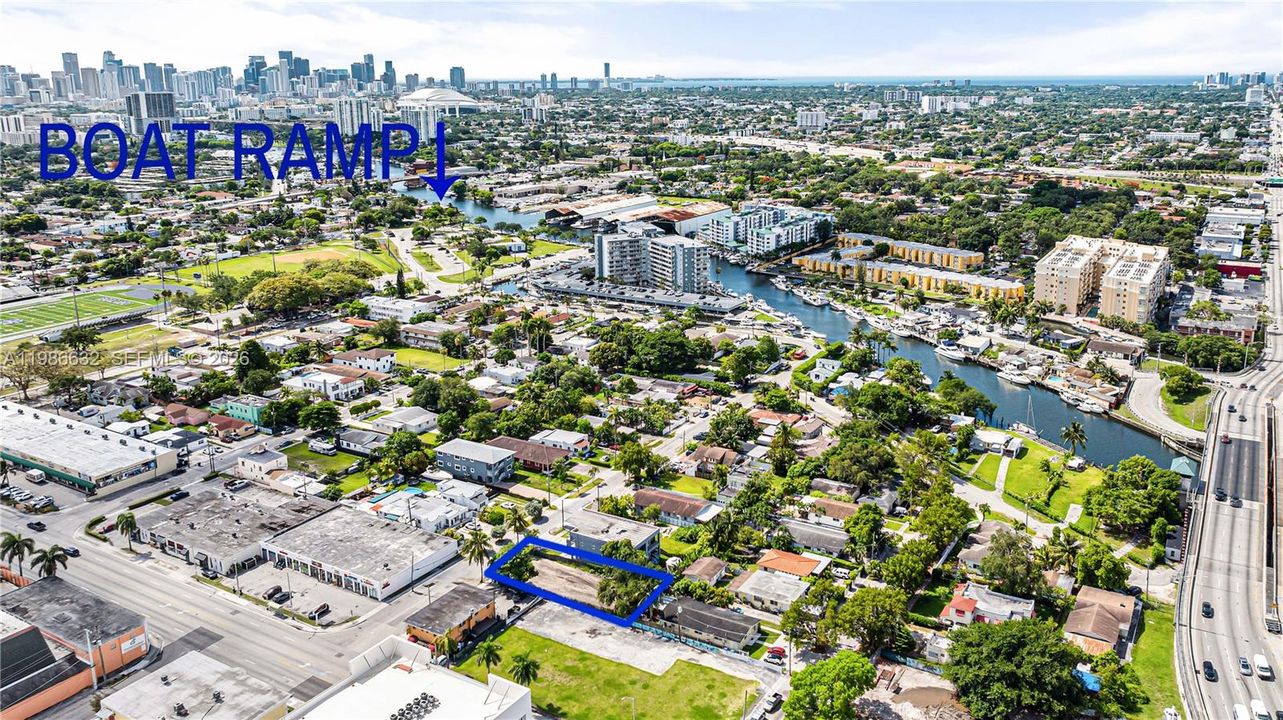 На продажу: $425,000 (144.00 acres)