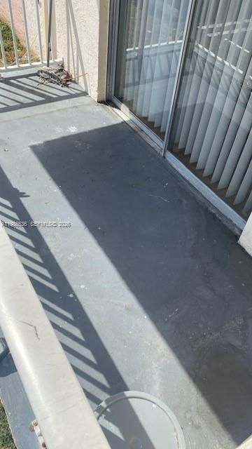 For Sale: $142,000 (1 beds, 1 baths, 658 Square Feet)