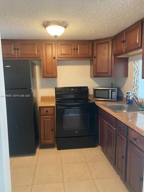 For Sale: $142,000 (1 beds, 1 baths, 658 Square Feet)
