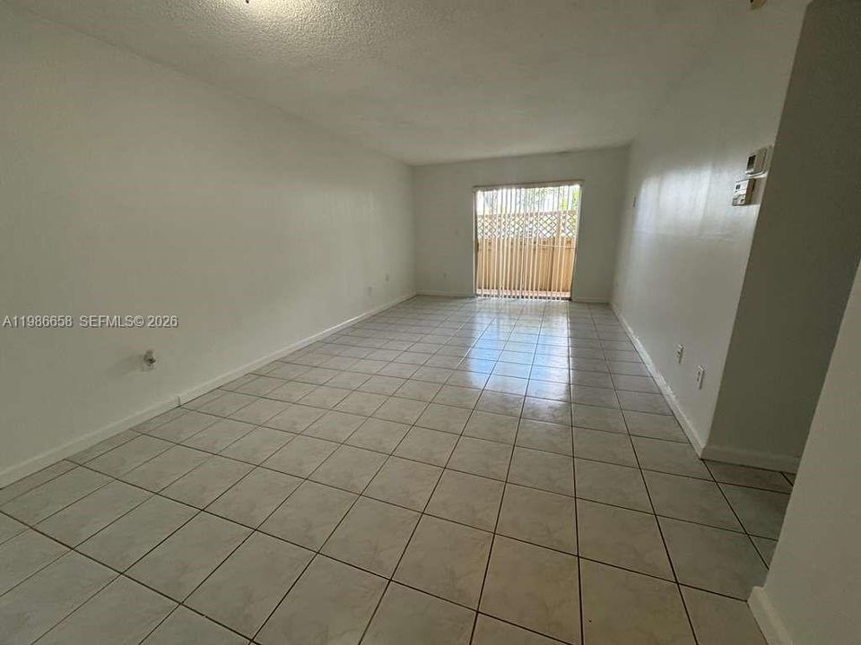 Vendido Recientemente: $249,500 (2 camas, 2 baños, 945 Pies cuadrados)