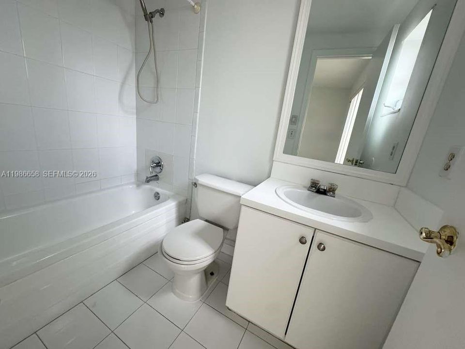 Vendido Recientemente: $249,500 (2 camas, 2 baños, 945 Pies cuadrados)