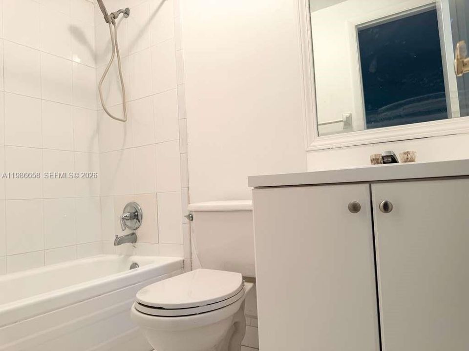 Vendido Recientemente: $249,500 (2 camas, 2 baños, 945 Pies cuadrados)