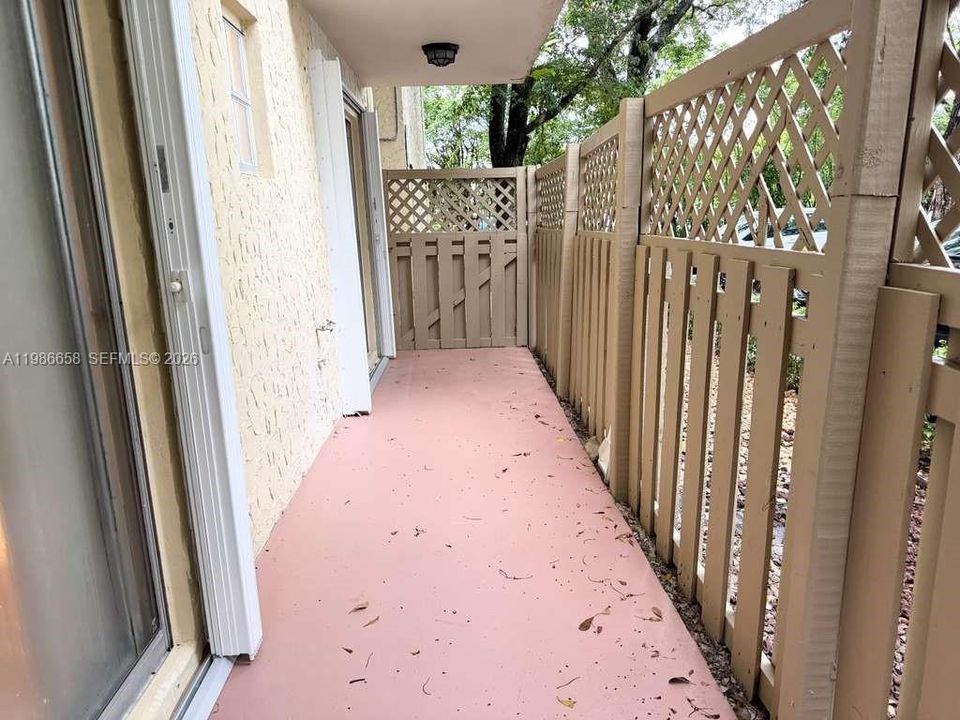Vendido Recientemente: $249,500 (2 camas, 2 baños, 945 Pies cuadrados)