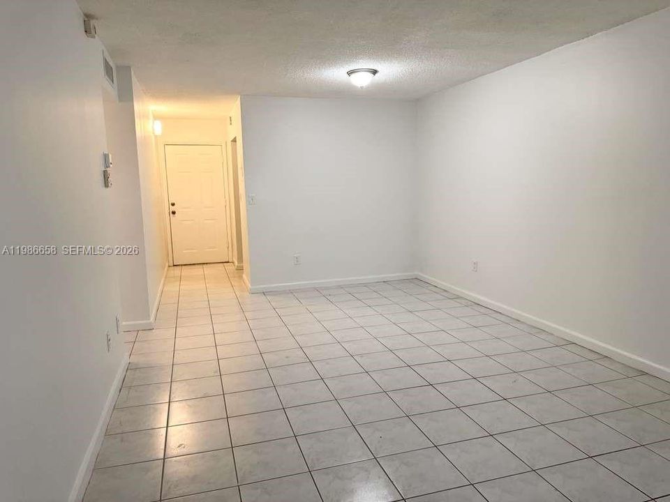 Vendido Recientemente: $249,500 (2 camas, 2 baños, 945 Pies cuadrados)