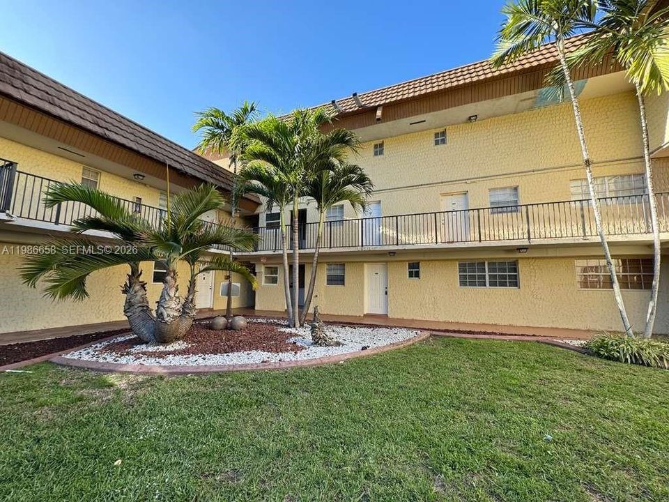Vendido Recientemente: $249,500 (2 camas, 2 baños, 945 Pies cuadrados)