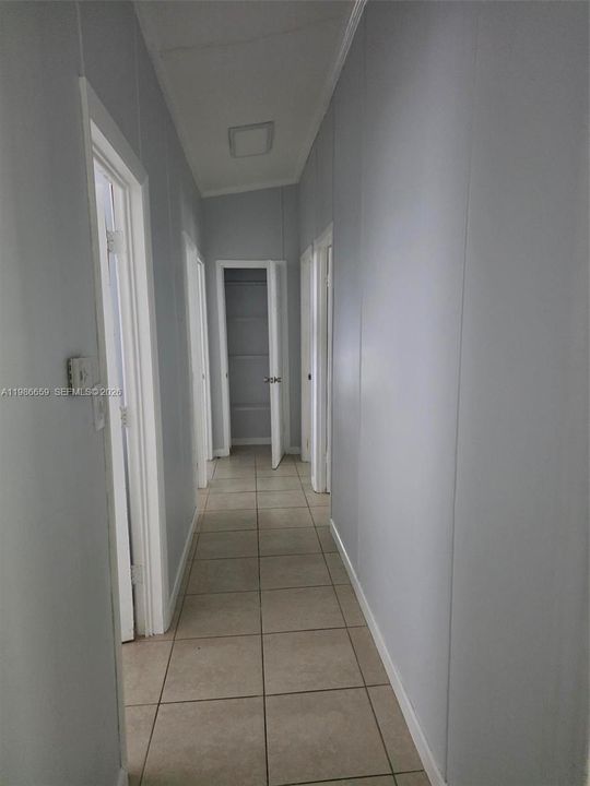 На продажу: $299,999 (4 спален, 2 ванн, 1690 Квадратных фут)