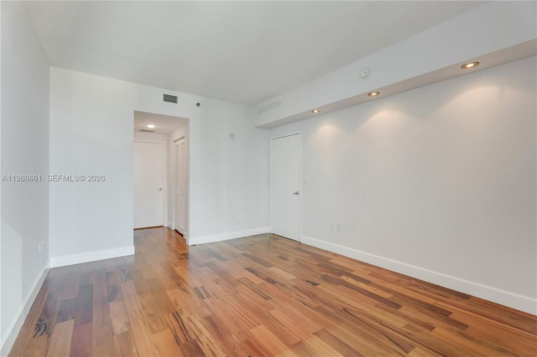 For Sale: $740,000 (2 beds, 2 baths, 1113 Square Feet)