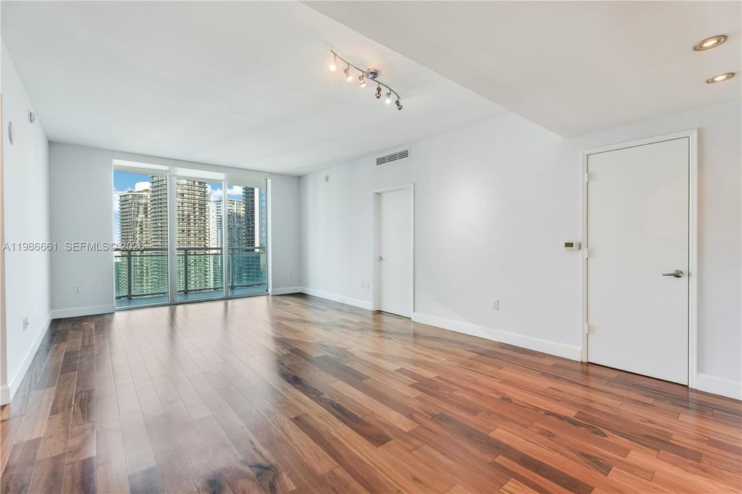 For Sale: $740,000 (2 beds, 2 baths, 1113 Square Feet)