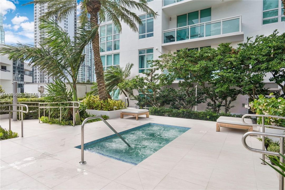 For Sale: $740,000 (2 beds, 2 baths, 1113 Square Feet)