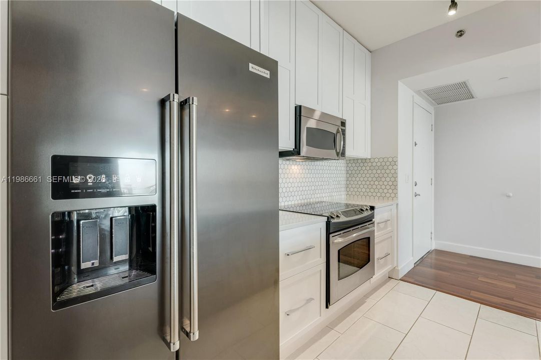 For Sale: $740,000 (2 beds, 2 baths, 1113 Square Feet)