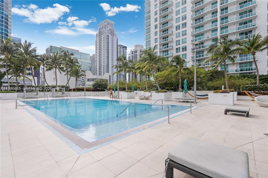 For Sale: $740,000 (2 beds, 2 baths, 1113 Square Feet)