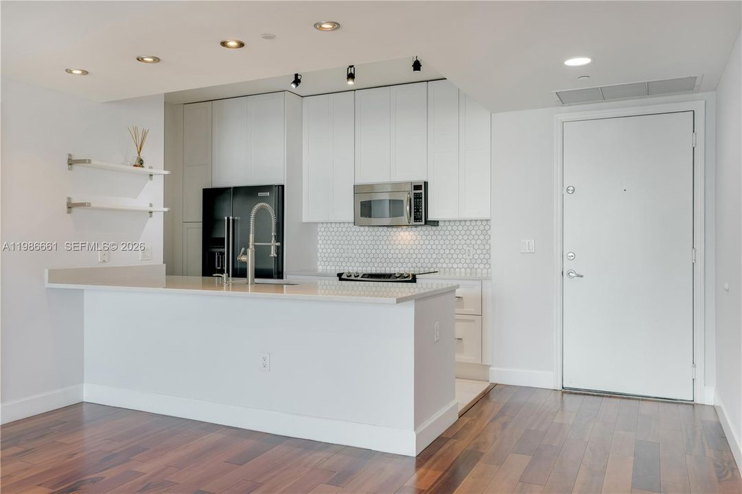 For Sale: $740,000 (2 beds, 2 baths, 1113 Square Feet)