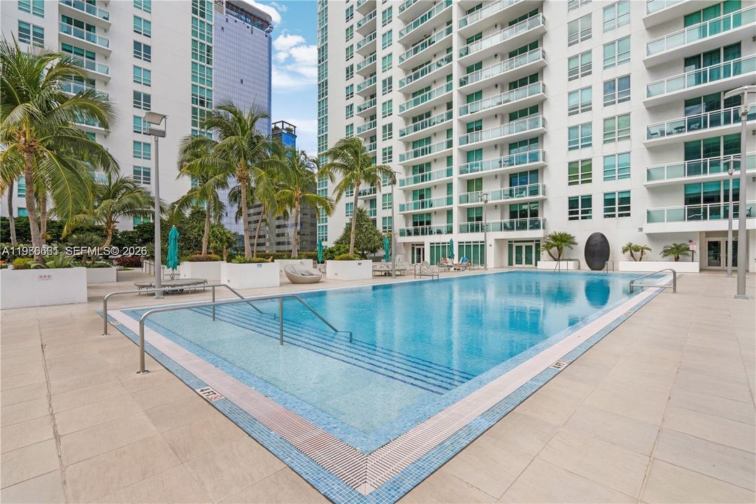 For Sale: $740,000 (2 beds, 2 baths, 1113 Square Feet)