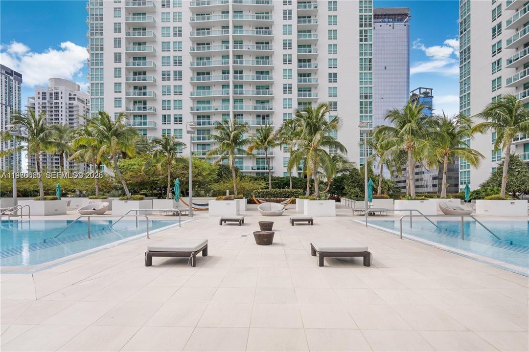 For Sale: $740,000 (2 beds, 2 baths, 1113 Square Feet)