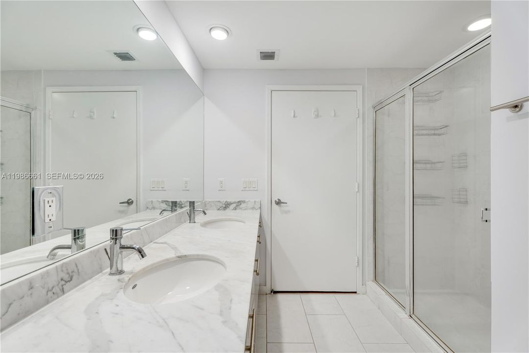 For Sale: $740,000 (2 beds, 2 baths, 1113 Square Feet)