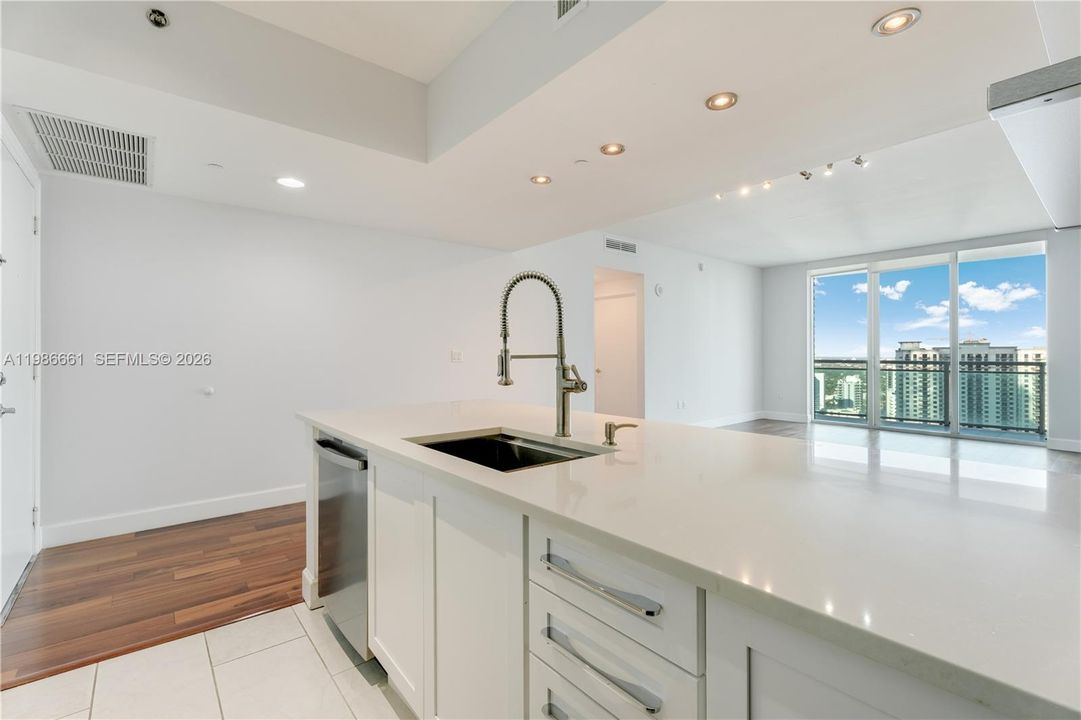 For Sale: $740,000 (2 beds, 2 baths, 1113 Square Feet)