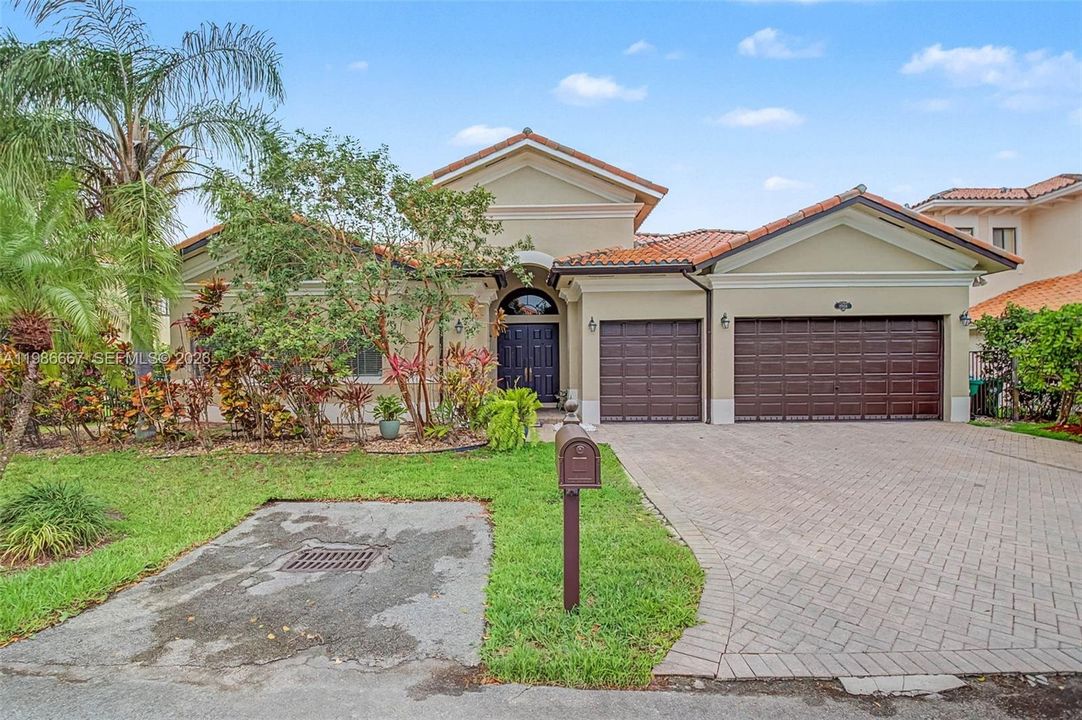 For Sale: $890,000 (5 beds, 3 baths, 3061 Square Feet)