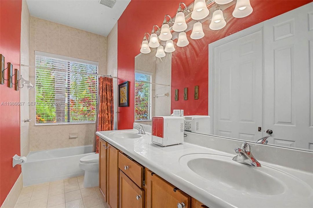 For Sale: $890,000 (5 beds, 3 baths, 3061 Square Feet)