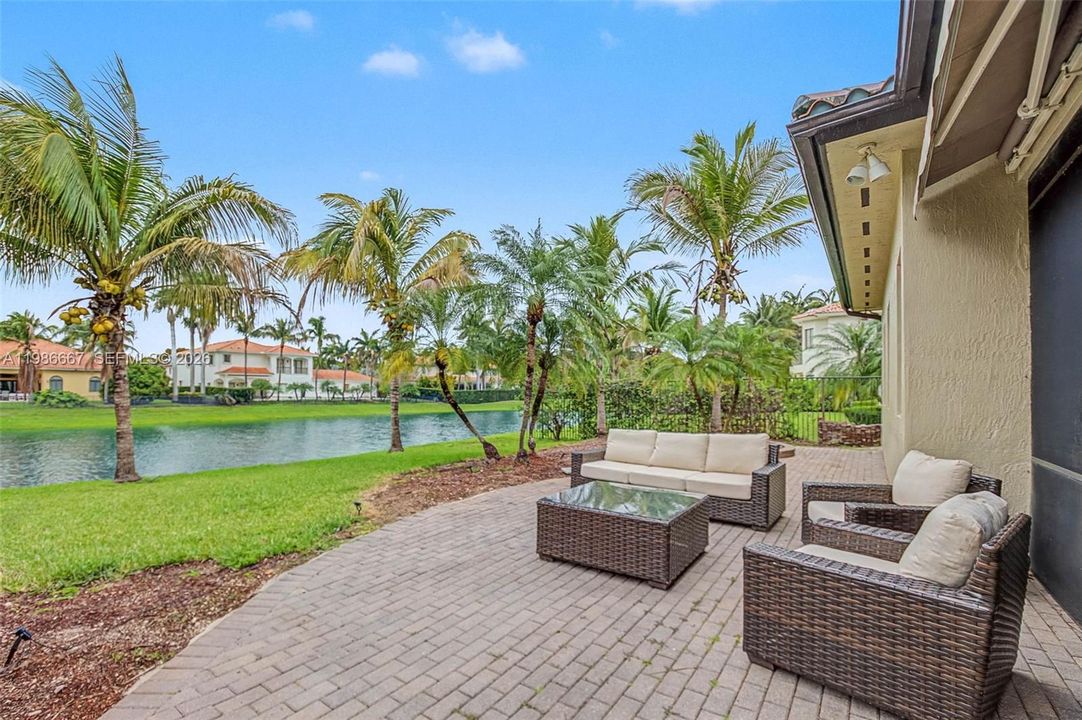For Sale: $890,000 (5 beds, 3 baths, 3061 Square Feet)