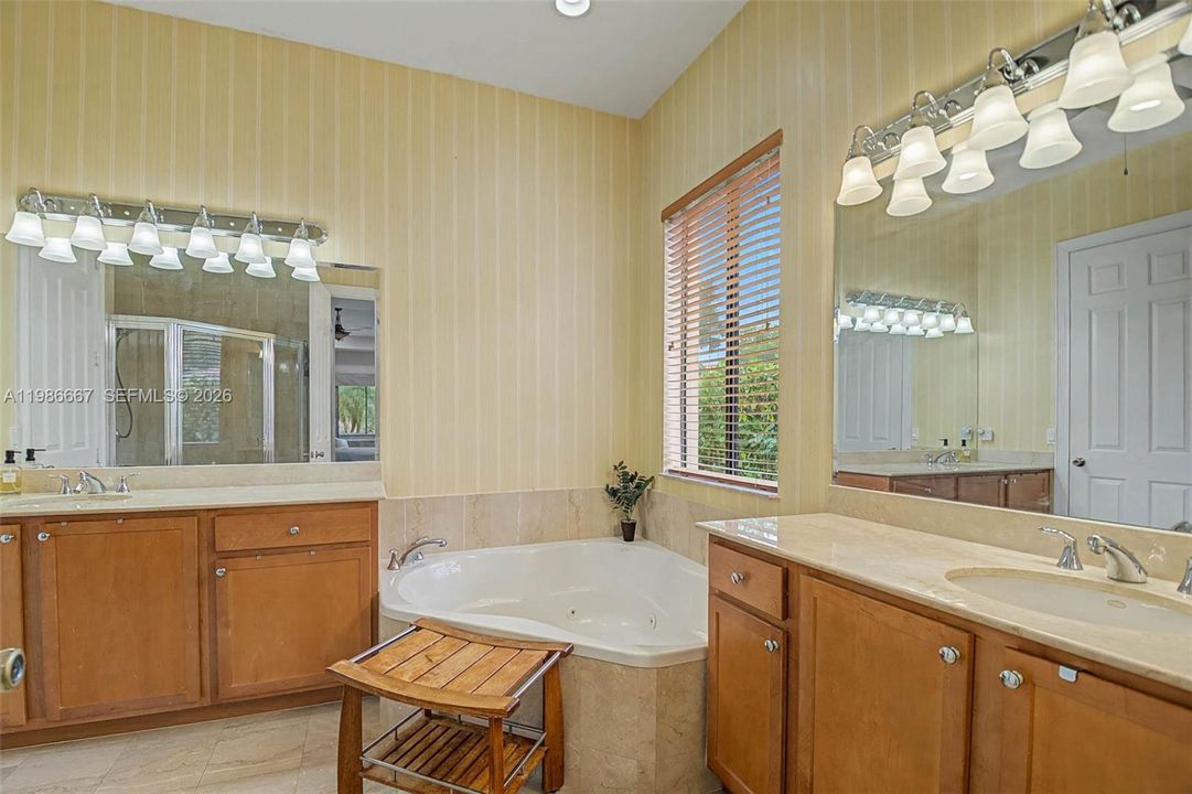 For Sale: $890,000 (5 beds, 3 baths, 3061 Square Feet)