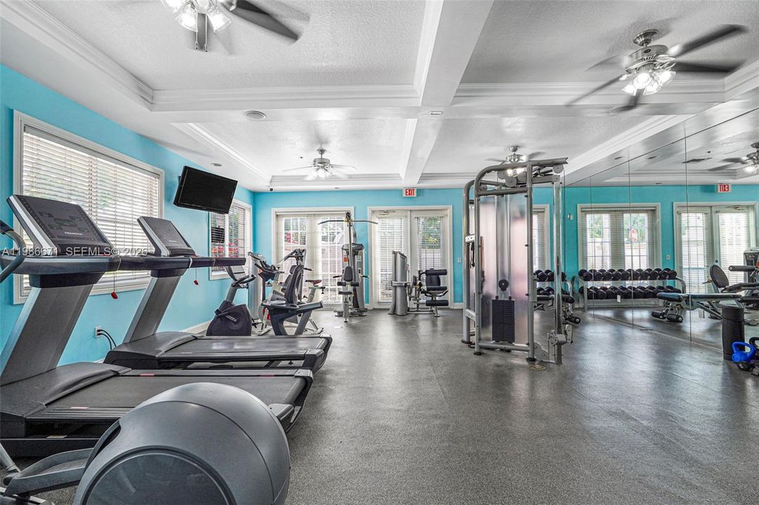 Active With Contract: $2,500 (1 beds, 1 baths, 878 Square Feet)