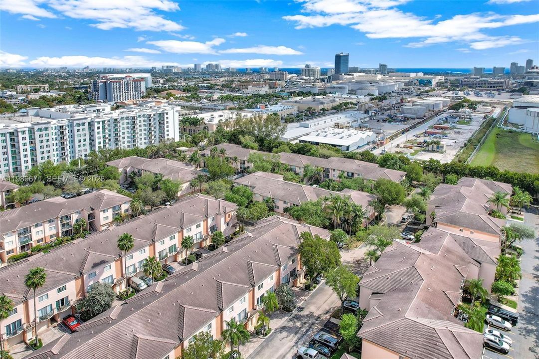 Active With Contract: $2,500 (1 beds, 1 baths, 878 Square Feet)