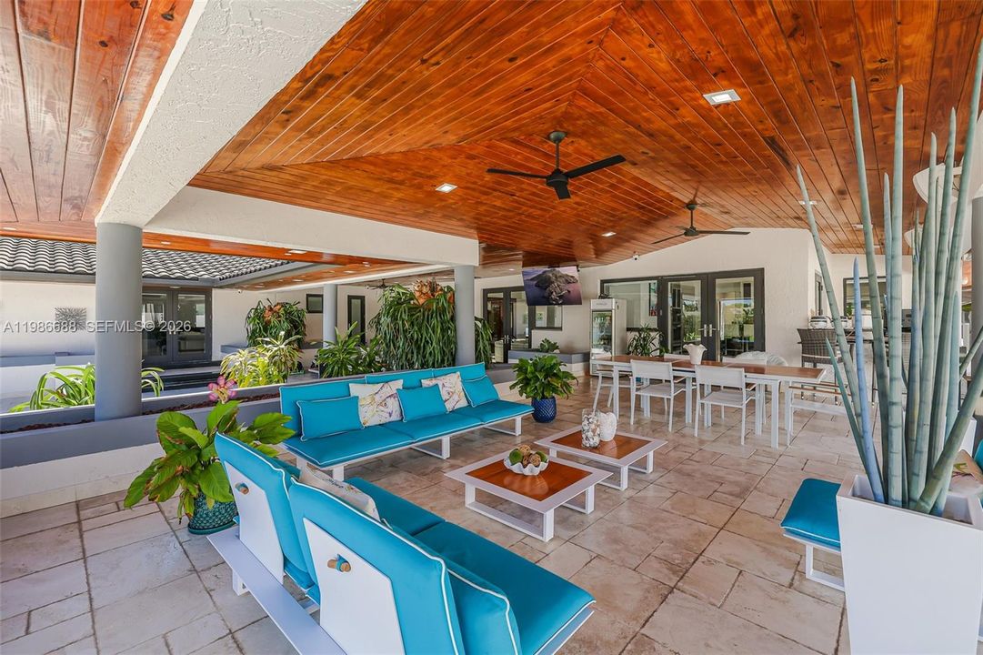 For Sale: $3,490,000 (5 beds, 4 baths, 3567 Square Feet)