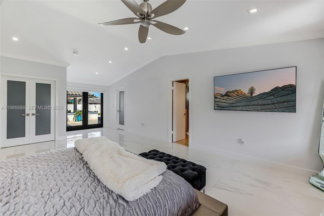 For Sale: $3,490,000 (5 beds, 4 baths, 3567 Square Feet)