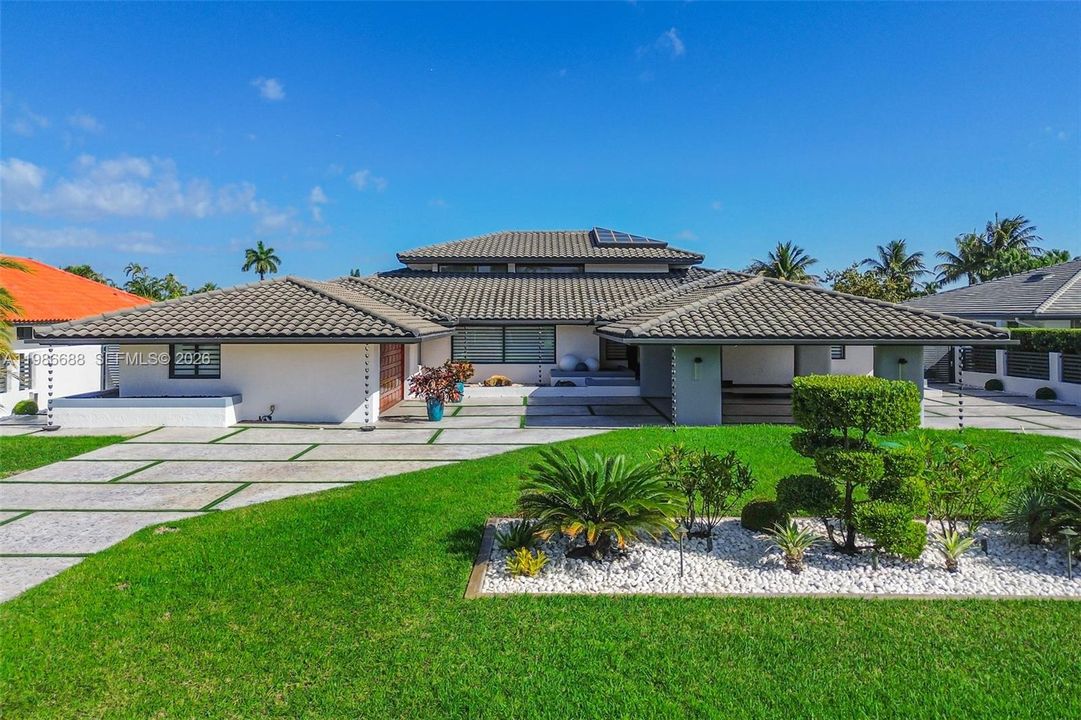 For Sale: $3,490,000 (5 beds, 4 baths, 3567 Square Feet)