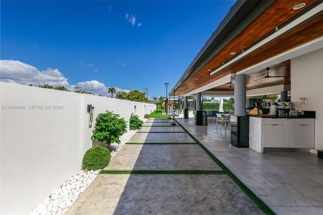 For Sale: $3,490,000 (5 beds, 4 baths, 3567 Square Feet)
